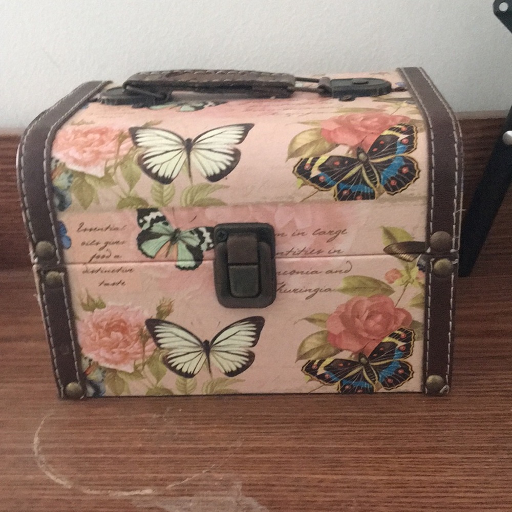 Butterfly box